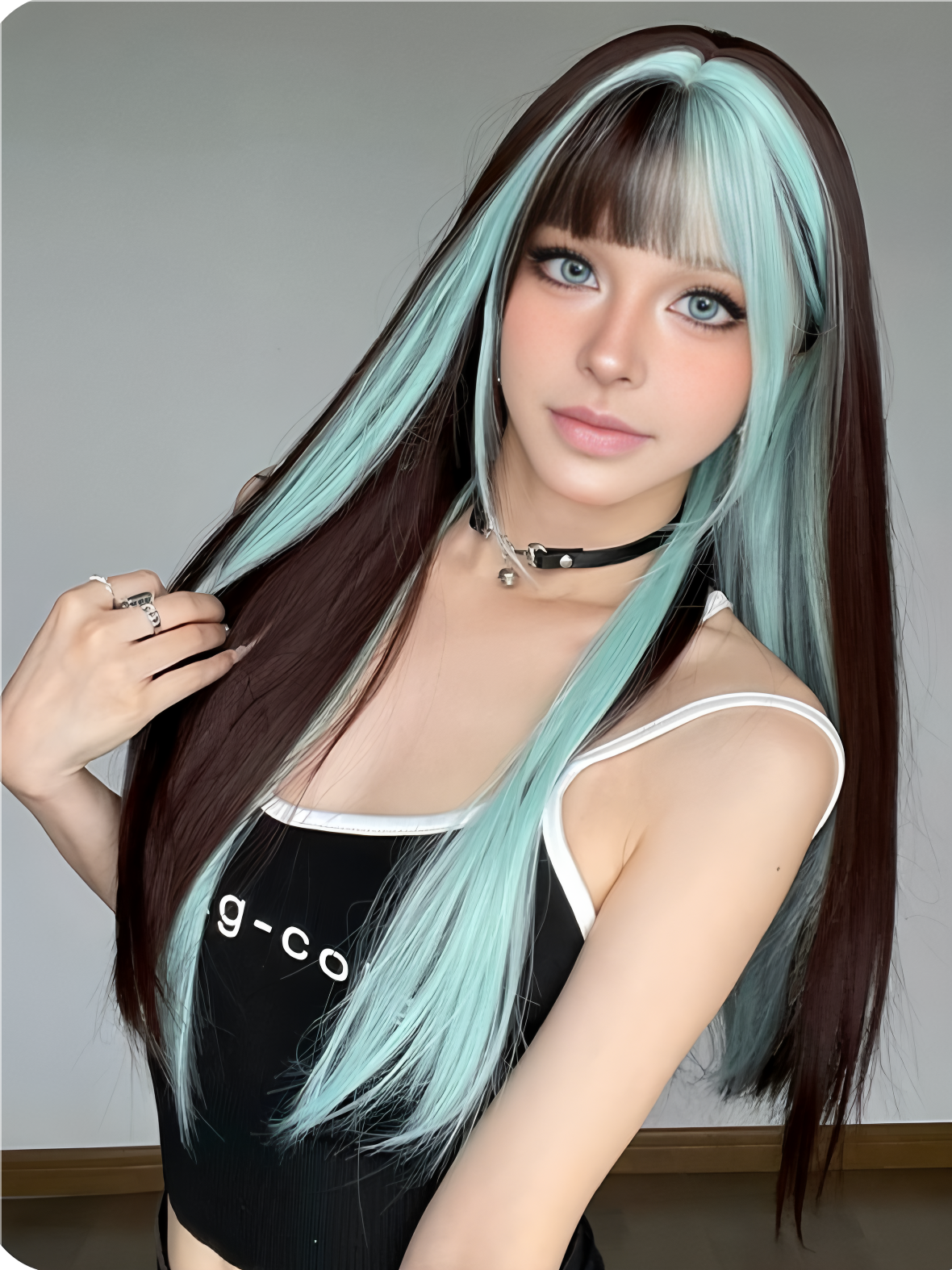 Long hair-Straight hair-Brown/Green
