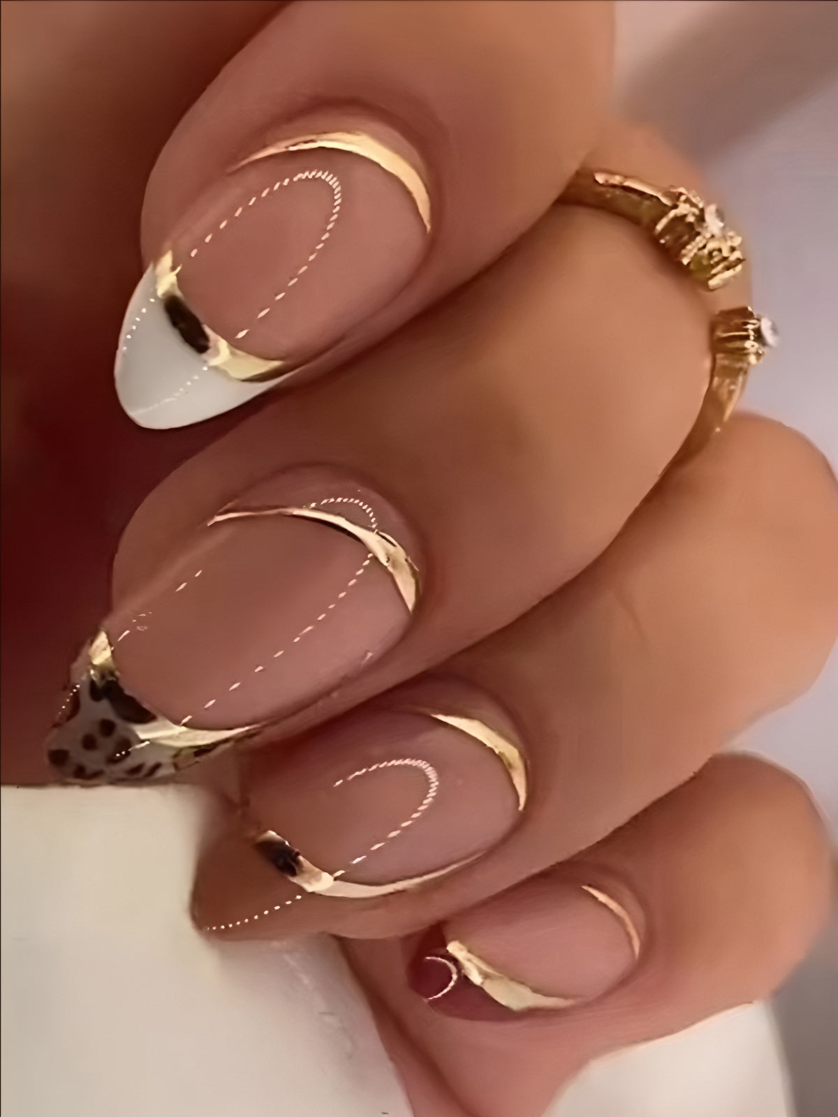 Press-on nail tips -Almond-shaped nails with shiny gold foil